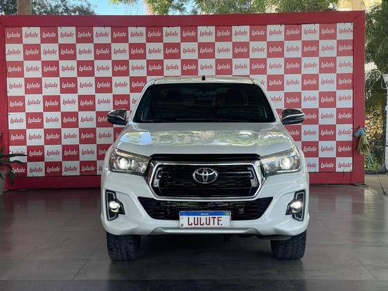 TOYOTA HILUX 2.8 SRX 4X4 CD 16V DIESEL 4P AUTOMÁTICO TOYOTA HILUX 2.8 SRX 4X4 CD 16V DIESEL 4P AUTOMÁTICO